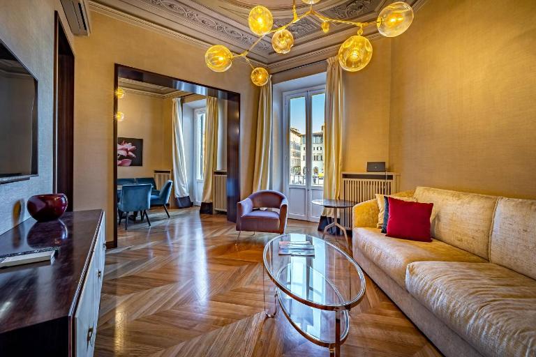 YiD Santa Maria Novella Suites apt with balcony - B&B Florence