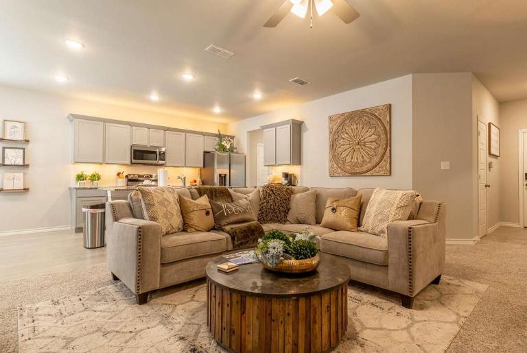 Entire House~ Spacious~ Prime Location~ Backyard - B&B Lubbock