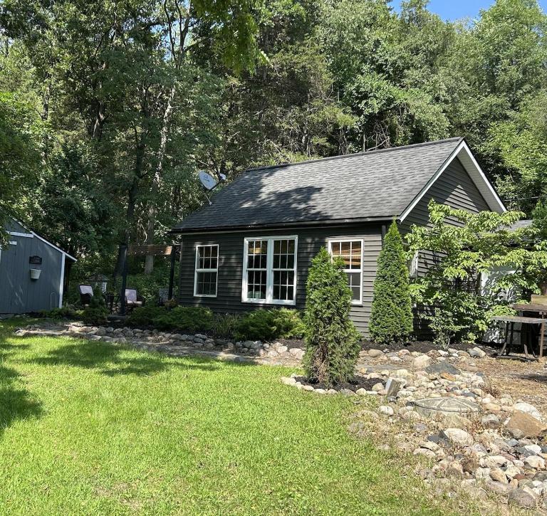 Cedar Valley Cottage Ideal Location Pet friendly Get Away - Ferienwohnung Pinckney