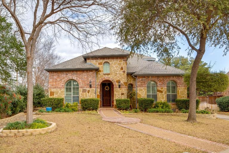 Great for Gatherings! Stylish Allen Home w/ Patio - Chambres d'hôtes Allen