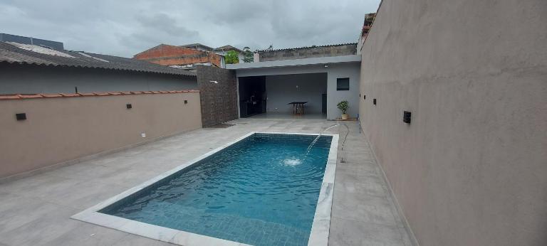 Casa 3 dormitorios a 3 km praia do indaia - B&B Caraguatatuba