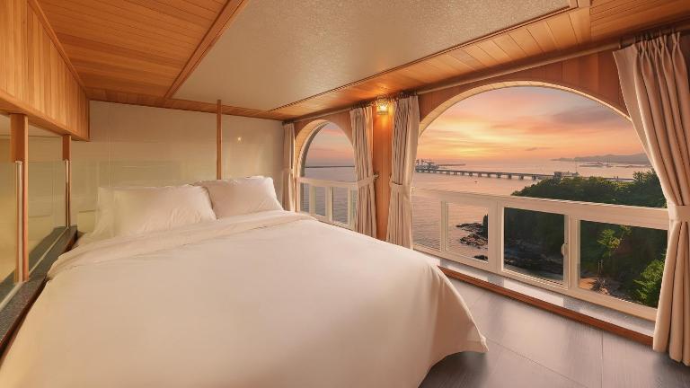 Samcheok Peacehousing Spa Pet Pension - B&B Samcheok