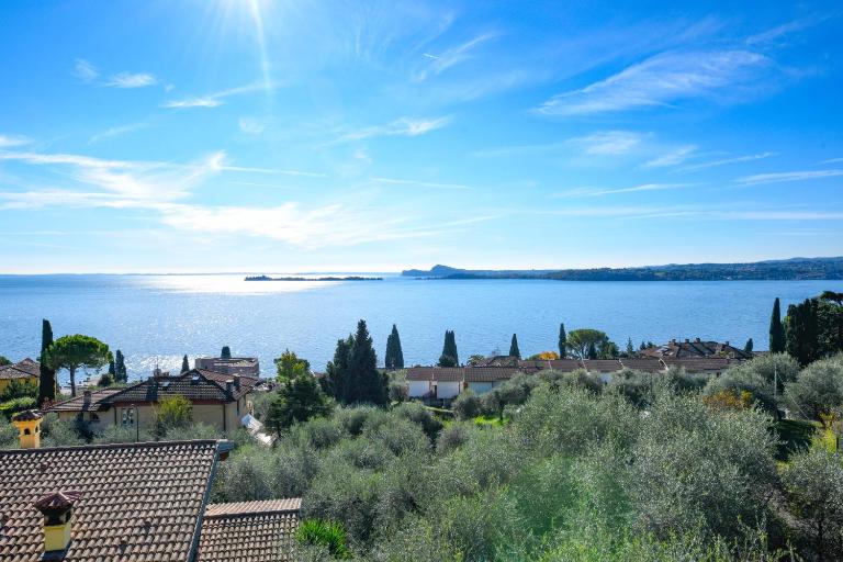 Villa Loredana - proprietà esclusiva con piscina privata e vista panoramica - Ferienwohnung Gardone Riviera