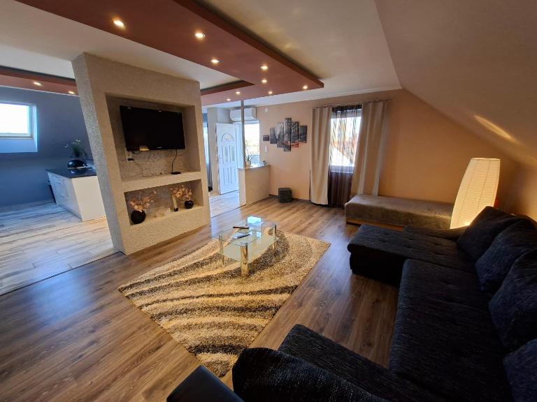 Lótusz apartman medencével - B&B Ordacsehi