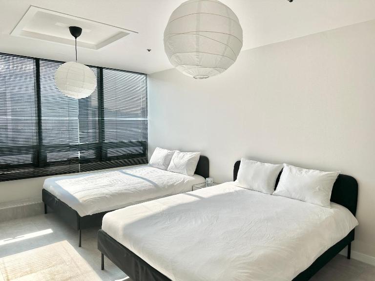 OREO CHACHA STAY - 1 min Walk to Hongdae Station - Free Luggage Storage - B&B Seoul