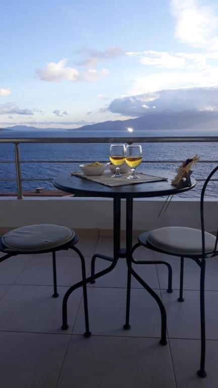 Poseidon Sea View Apartment - Chambres d'hôtes Saranda