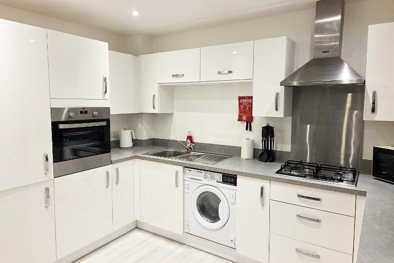 3-Bedroom New Build - VAT Included - Private Drive Parking - B&B Congleton