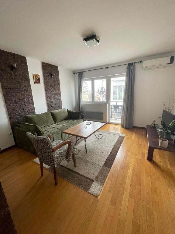 Prvi maj - B&B Ub