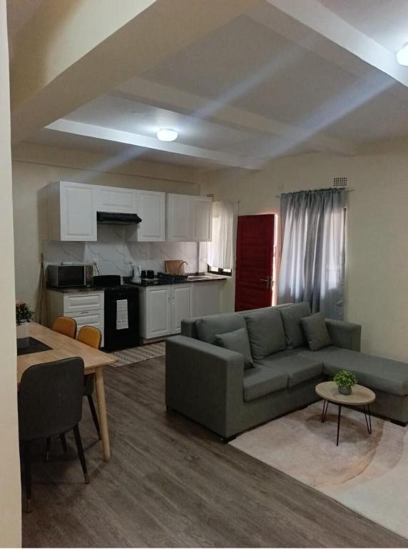 The Ultimate Modern Escape ,Gym, Pool & Balcony - B&B Lusaka