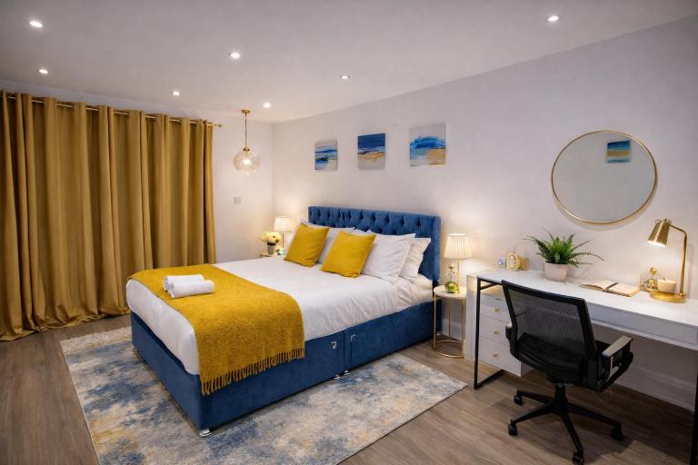 Amazing 3 bedroom flat with Garden - Ferienwohnung The Hyde
