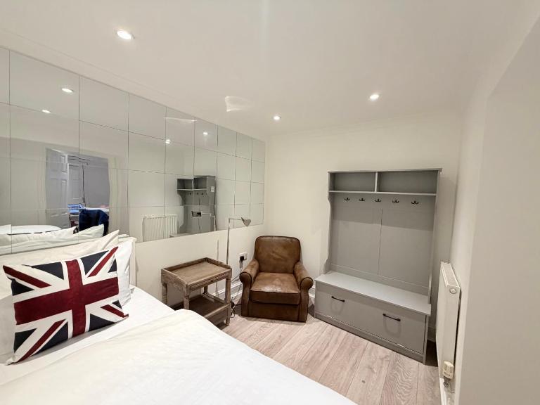Big Ground-Floor Flat in Marylebone - Chambres d'hôtes Londres
