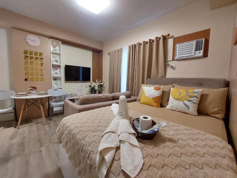 Jade's Place Condo - Bed and Breakfast Bacolod City