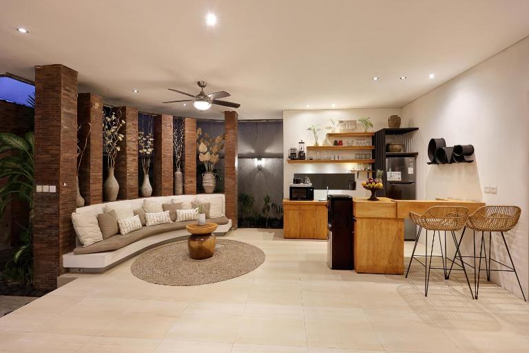 6BR Seminyak Oasis with 2 Private Pools - B&B Seminyak