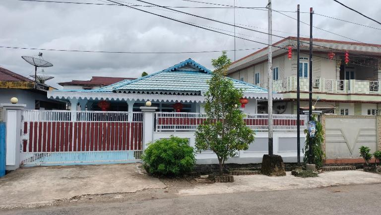 TM guest house 2 - Bed and Breakfast Singkawang