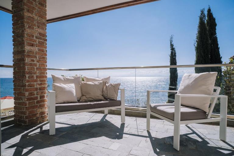 Villa Alenor – Sea View & Beach Access - B&B Nesebar