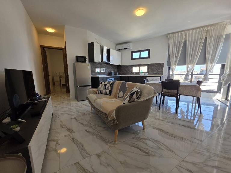 Modern Apartment Close to Seafront - Bed and Breakfast San Pawl il-Baħar
