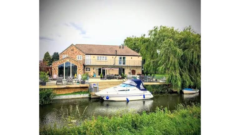 Riverside Lodge Self-Catering Apartment - B&B Peterborough