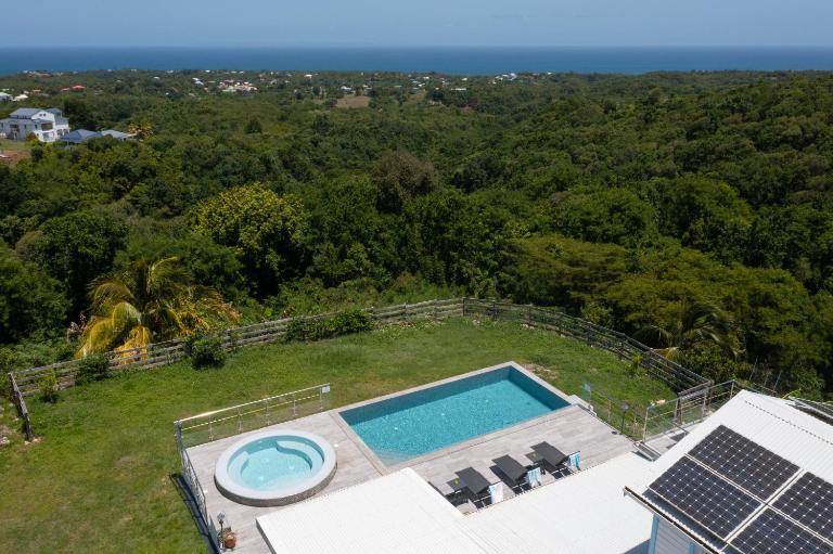 Villa Zetwal piscine jacuzzi vue mer - Chambres d'hôtes Sainte-Anne