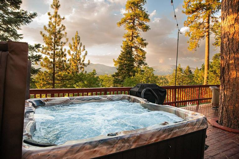 Bear Mountain Bliss - Half Mile to Bear Mtn! - Chambres d'hôtes Big Bear Lake