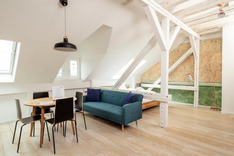 Central & bright - attic apartment in Häselburg - Bed and Breakfast Gera