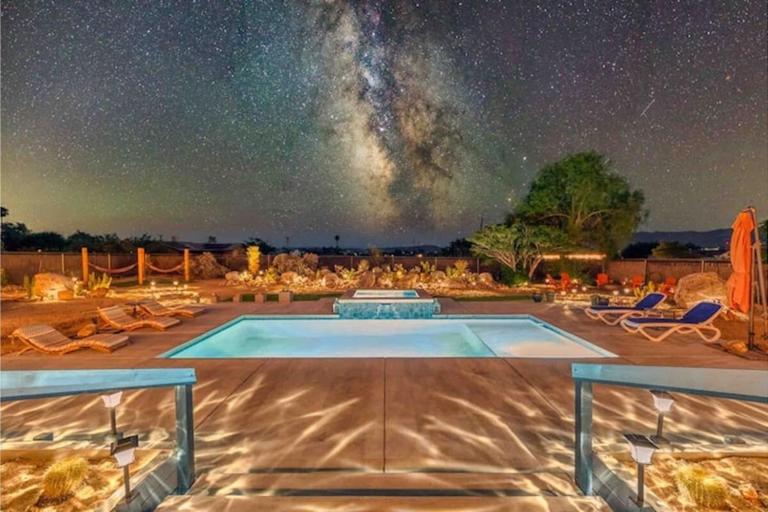 Villa Estella 4BR Home, Pool, Spa, Firepit, Mins to JTNP - Ferienwohnung Joshua Tree