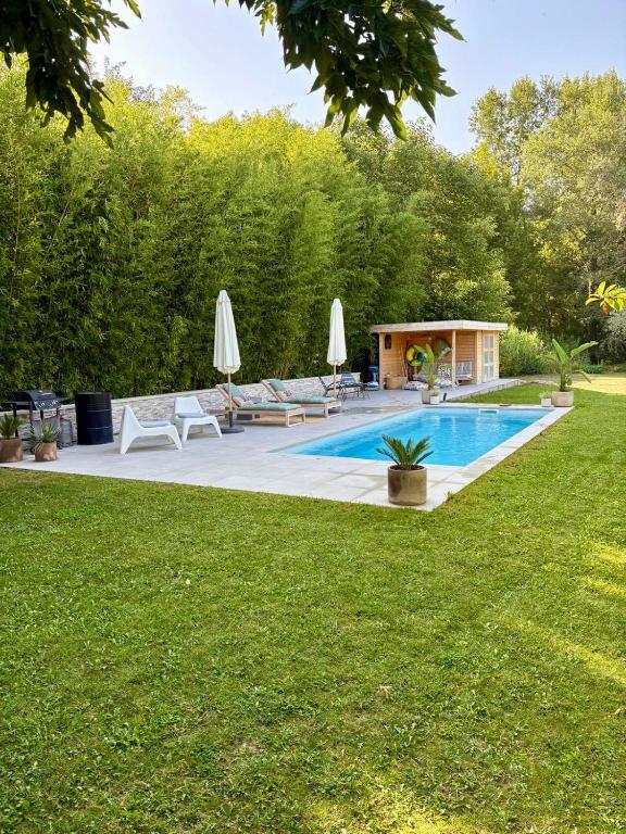 Maison avec piscine au calme au pied du Ventoux - B&B Mazan
