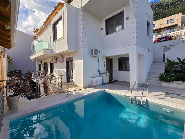 Blue Moon Apartments - B&B Nydri