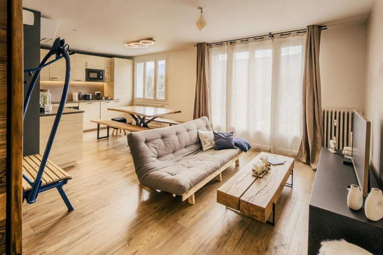 T4 70m2 moderne style chalet, proche Chambéry - Bed and Breakfast La Motte-Servolex