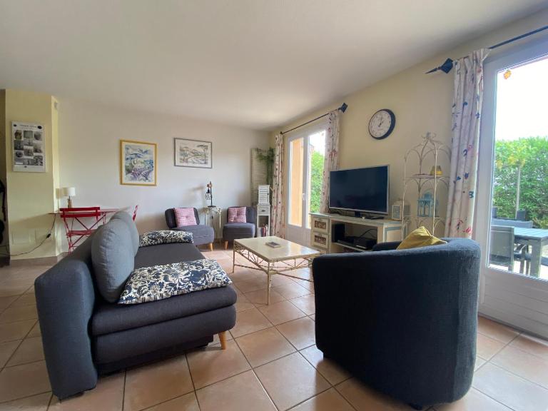 Bastide de l'Escalette, charmante Bastide pour 6 personnes avec piscine - B&B Uzès