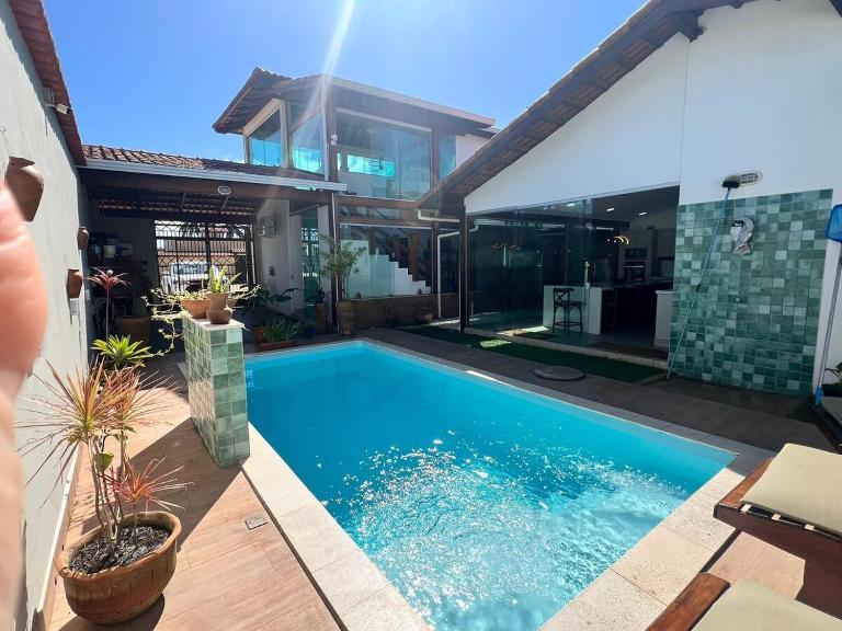 Casa de praia com piscina 30 metros da praia - B&B Nova Viçosa