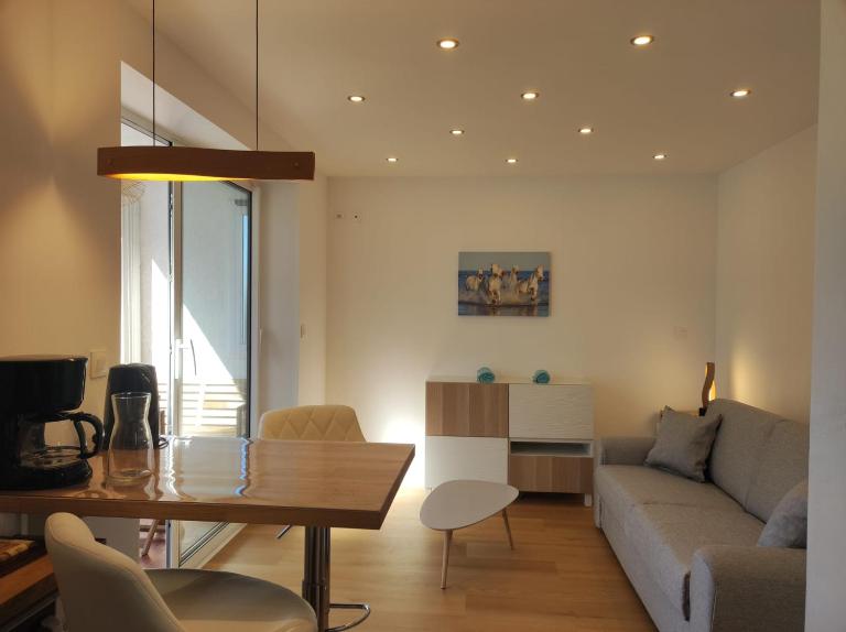 Grande Motte, Studio élégant, tout confort proche de la mer et du centre, lumineux avec balcon - Chambres d'hôtes La Grande-Motte