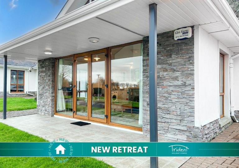 Glasson Mews Holiday Home No 2 by Trident Holiday Homes - B&B Glassan