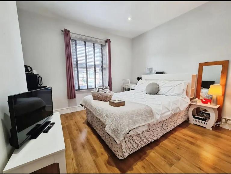 Chic and Cozy Your Mondern Retreat - B&B Tilehurst