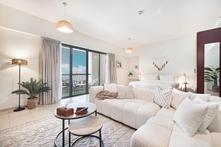 Boho Studio Beachfront Ain Sea View Sleeps 3 - B&B Dubái