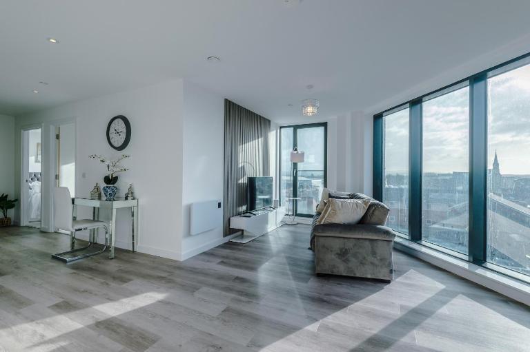 Luxurious 2Bed Apartment, Sleeps 6, 3 beds - Bed and Breakfast Preston