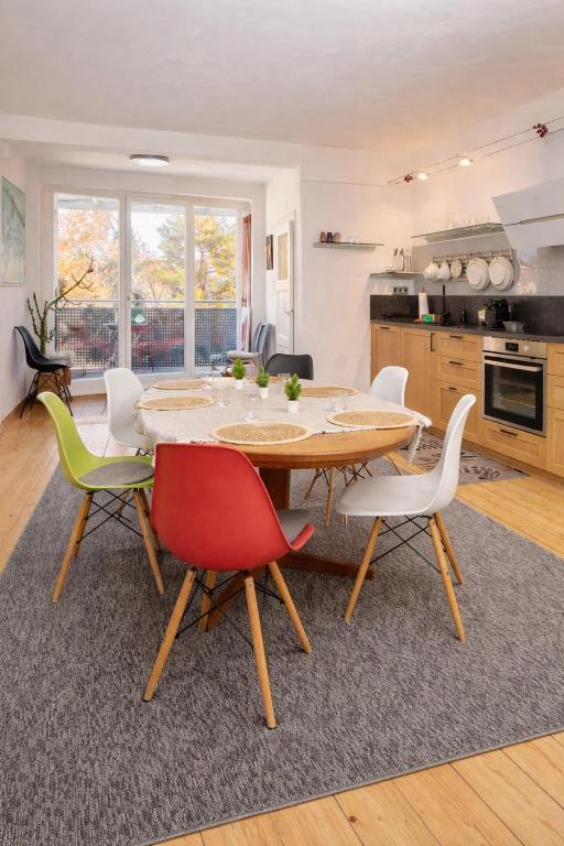 Großes Urbanes Design-Apartment mit 2 Balkonen - Chambres d'hôtes Graz