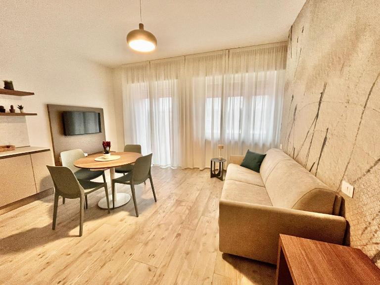 Baba Yaga Apartments - B&B Peschiera del Garda