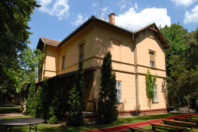 Forster Vadászkastély Panzió - B&B Bugyi