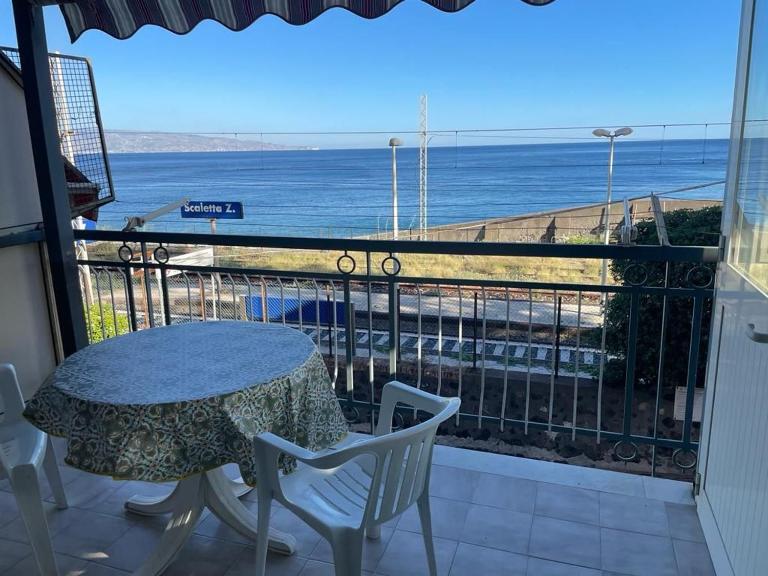 Appartamento vista mare Scaletta Zanclea - Bed and Breakfast Scaletta Zanclea