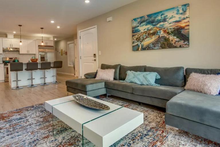 Modern City Getaway Near Downtown Newark & NYC - B&B Newark