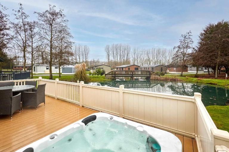 Enzo's Lodge with Hot Tub - Bed and Breakfast York
