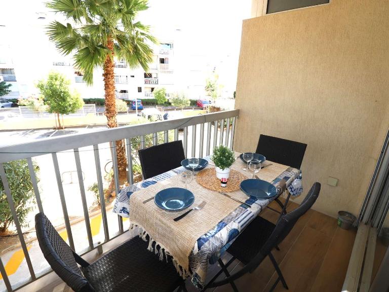 Appartement 2P avec terrasse, garage, 250m plage, 4 pers, WiFi optionnel - FR-1-307-165 - Bed and Breakfast Le Grau-du-Roi