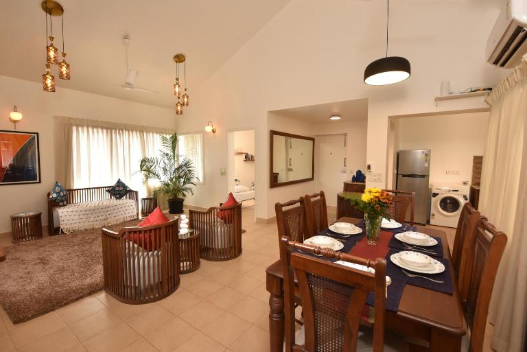 Azure Luxury 3-Bedroom Penthouse Candolim, Next to Novotel and Starbucks, close to Beach - By Lembranca - Ferienwohnung Candolim