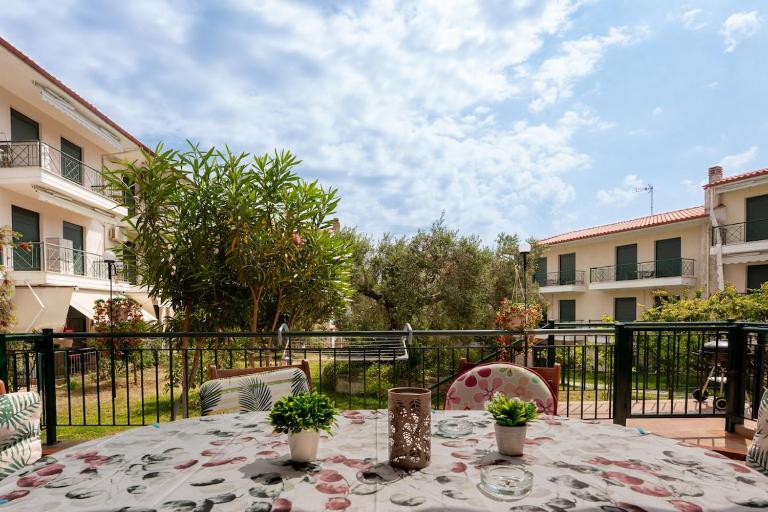 Kriopigi 2BR House with Private Patio - B&B Kryopigi