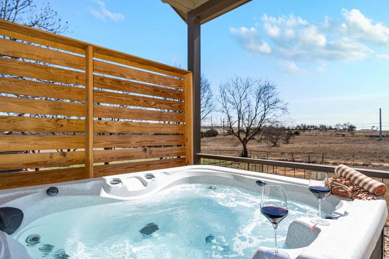 Axis Haus Pet friendly Hot tub Game Room - Ferienwohnung Fredericksburg