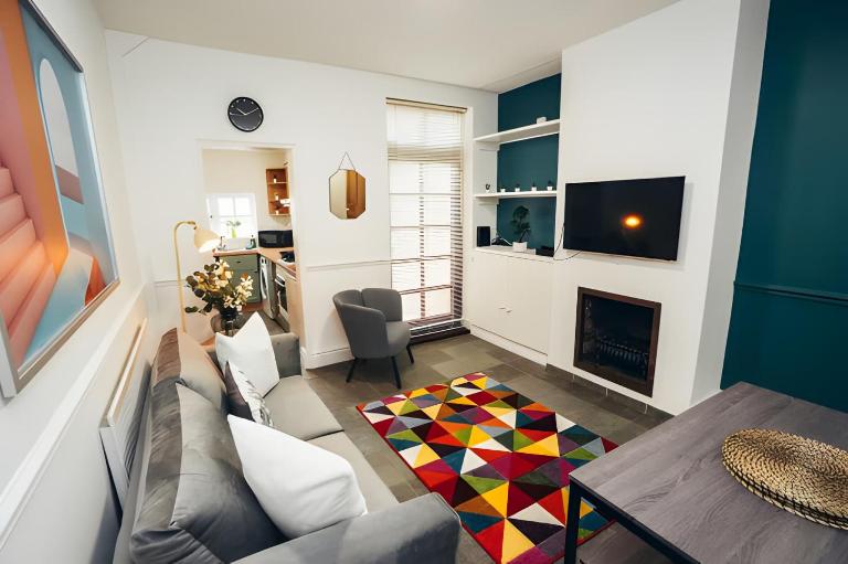 4 Bed House in Central Derby with Parking WiFi Smart TV - Ferienwohnung Derby