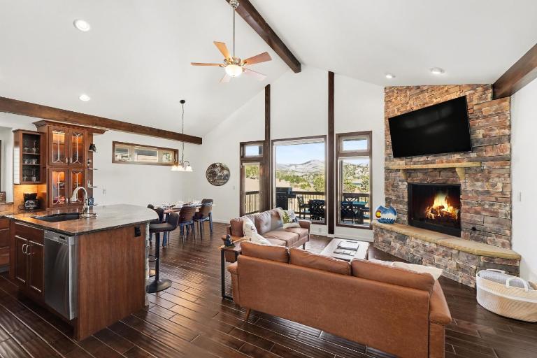 Luxury Mountain Retreat, Hot Tub, Sauna, Views - Bed and Breakfast Estes Park