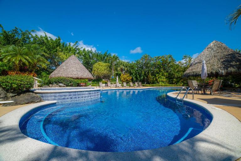 Colina 8F 2 bdr Garden View in Los Suenos - B&B Herradura