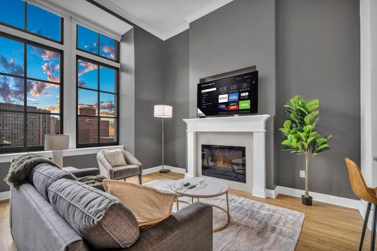 Premium Luxury Condo | Playhouse SQ | Parking $ - B&B Cleveland
