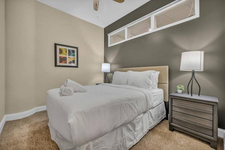 The Halle Downtown 2BD | Parking/Gym/Security - B&B Cleveland